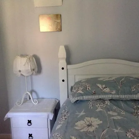 The Gatehouse At The Old Forge * Feuillade